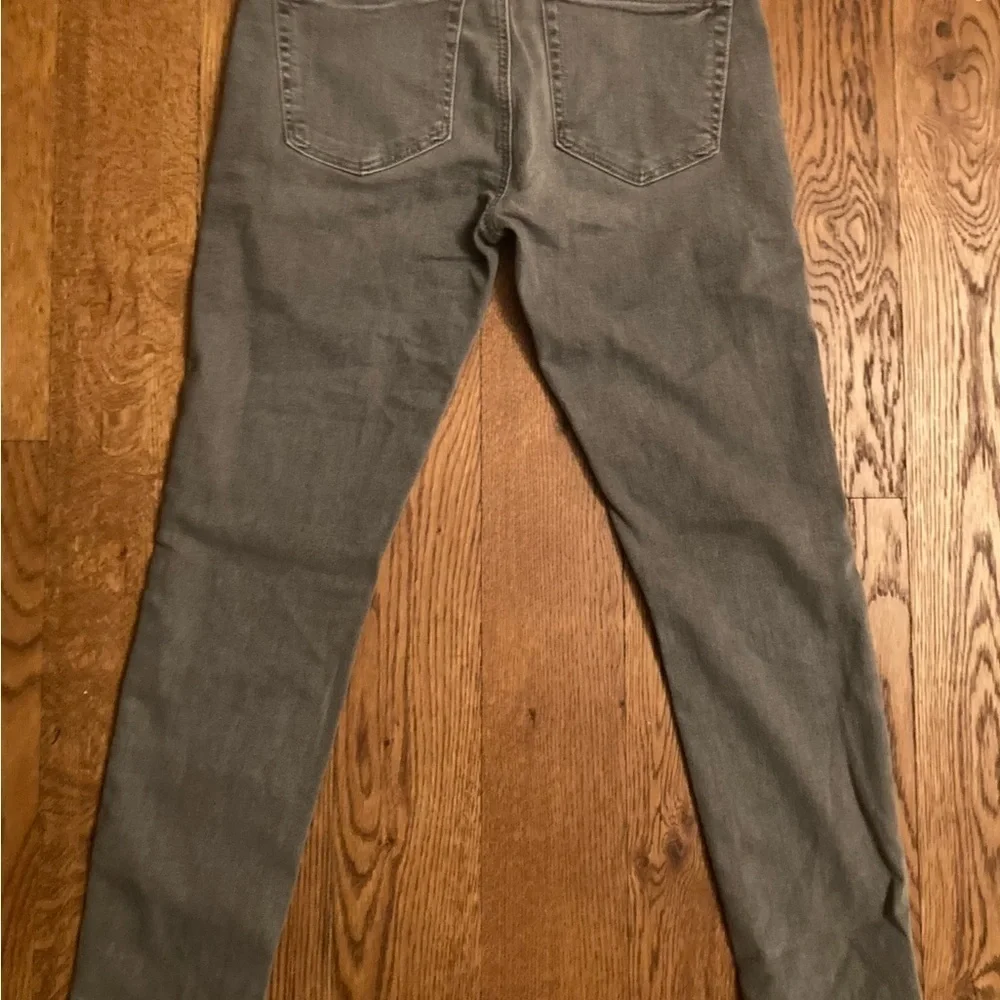 Loft Skinny Crop Gray Jeans‎ Size 2/26!! So Soft! NWOT